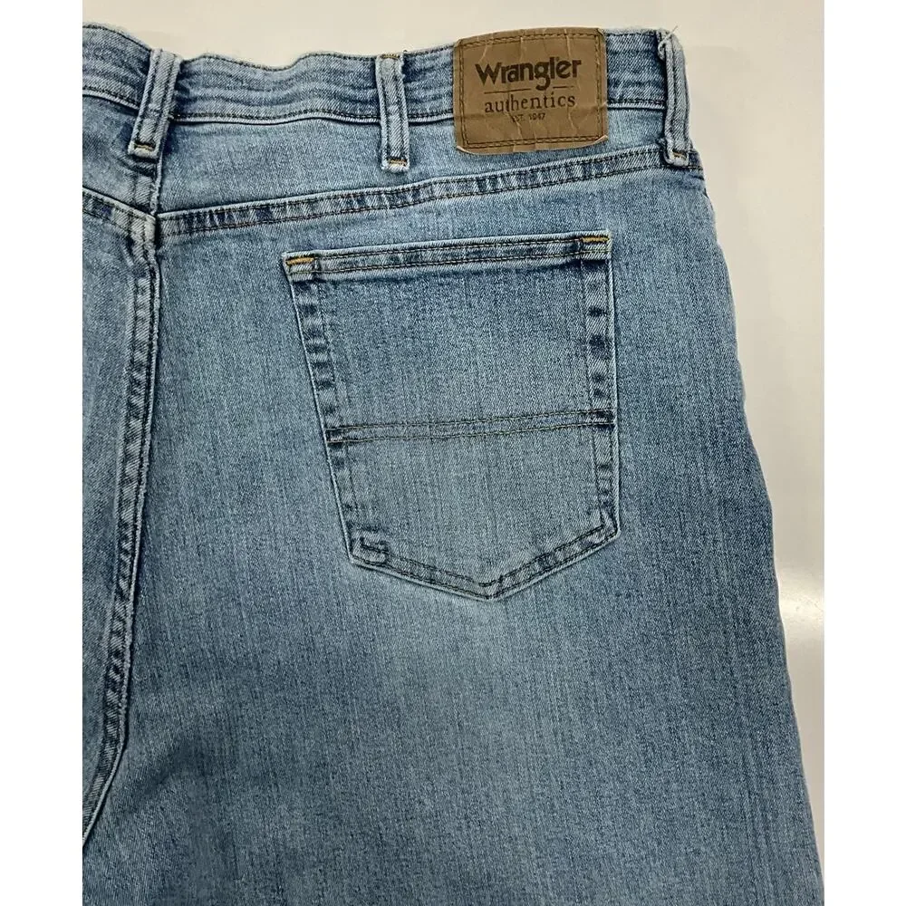 Wrangler Authentics Men’s Jeans 38X32 Stretch Waist Light Wash RN 130273